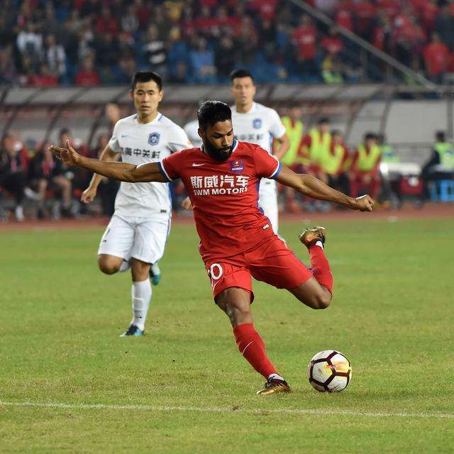 乐鱼官网-天津泰达主场战胜重庆斯威，稳步前进(天津泰达今天比赛结果)